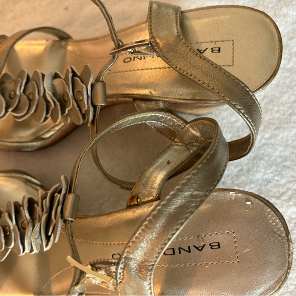Bandolino Metallic Ninette Wedge Sandals - size 6 - Picture 5 of 8